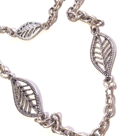 VINTAGE TRIPLE-STRAND SIDE METAL FLOWER CRYSTAL SILVER-TONE 24 -27" NECKLACE - Picture 4 of 10